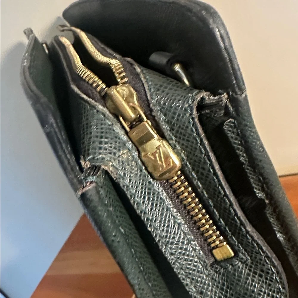 Louis Vuitton Taiga Porte Document Rosan leather briefcase Epicea.